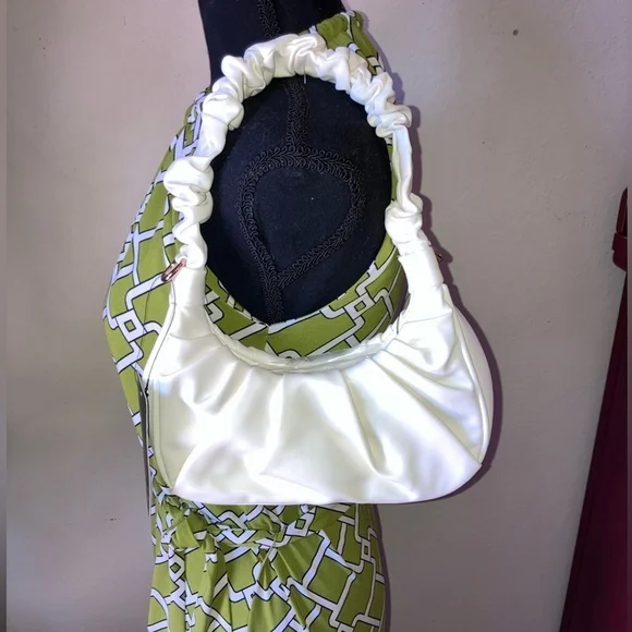 🔥NWT🔥 Vegan Leather Scrunch Handle Hobo Mini Tote/Crossbody in Chic White - Picture 11 of 14